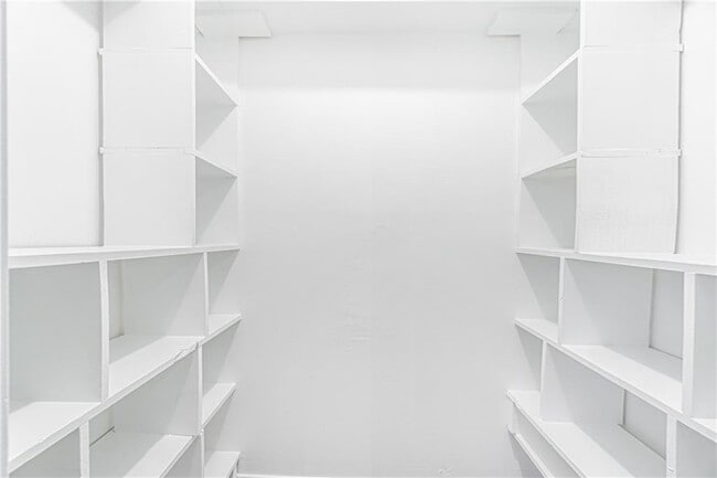 Building Photo - 601 N Valley W Dr