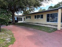 Building Photo - 701 W Evanston Cir