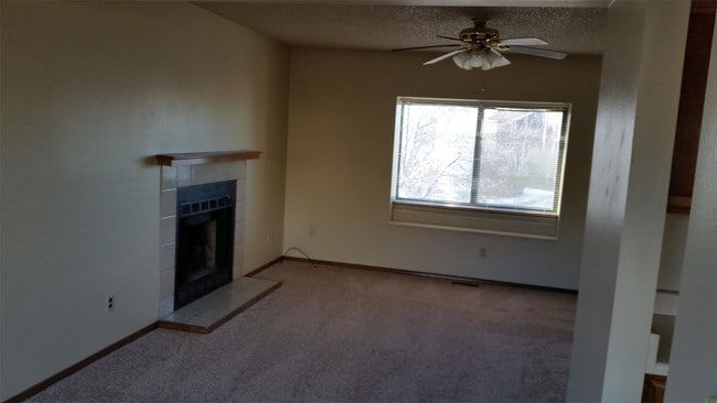 Building Photo - 6465 Chantilly Pl