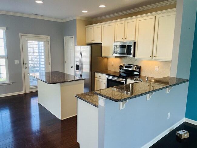 Building Photo - 408 Provincial St