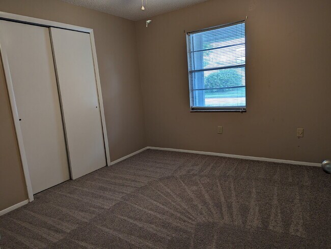 Building Photo - 3 Bedroom Home in Quiet Rockledge Suburb