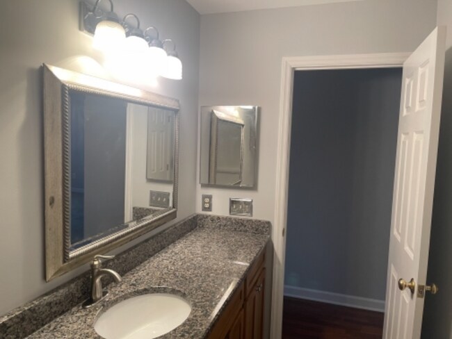 Building Photo - 484 Lazywood Ln