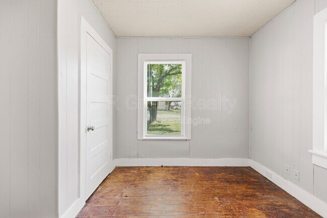 Building Photo - 802 W Navasota St