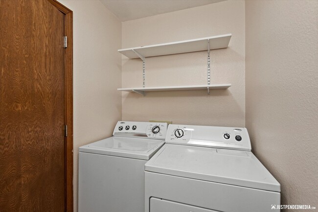 Building Photo - Modern Southside Duplex