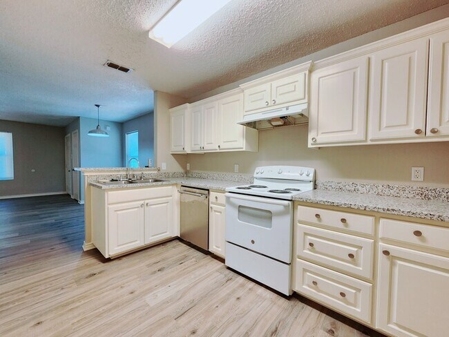 Building Photo - 10245 Country Hills Blvd