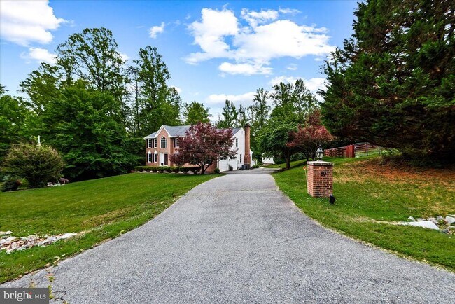 Building Photo - 80 Stonewall Dr