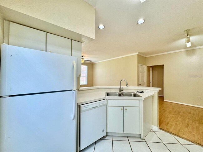 Building Photo - 10440 White Lake Ct