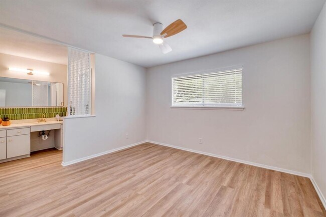 Building Photo - 2306 Berry Hill Cir