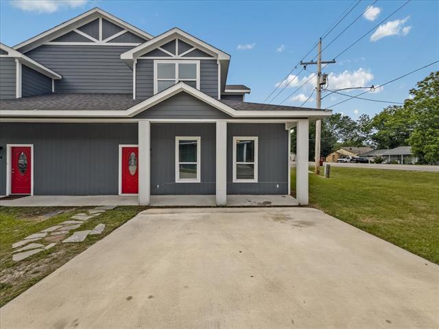 Building Photo - 5 Bowling Ln