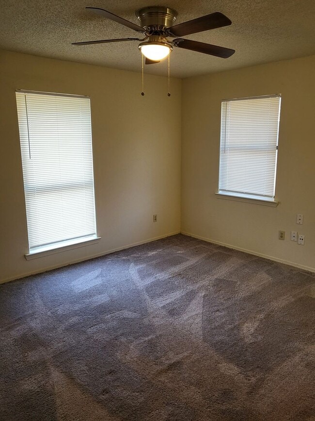 Building Photo - 808 Austin St