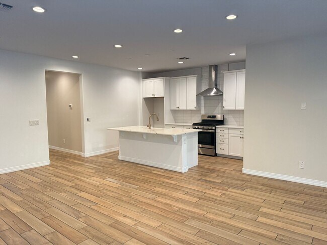 Building Photo - 1673 N St Francis Pl