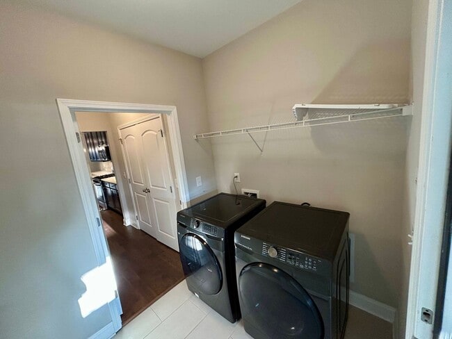 Building Photo - Spacious 3 bed, 3 bath home in Groves Park Commons featuring a modern kitchen, 2-car garage, and ...