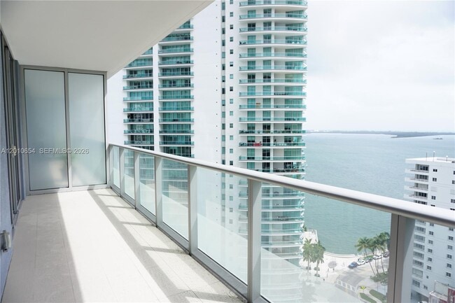 Building Photo - 1300 Brickell Bay Dr