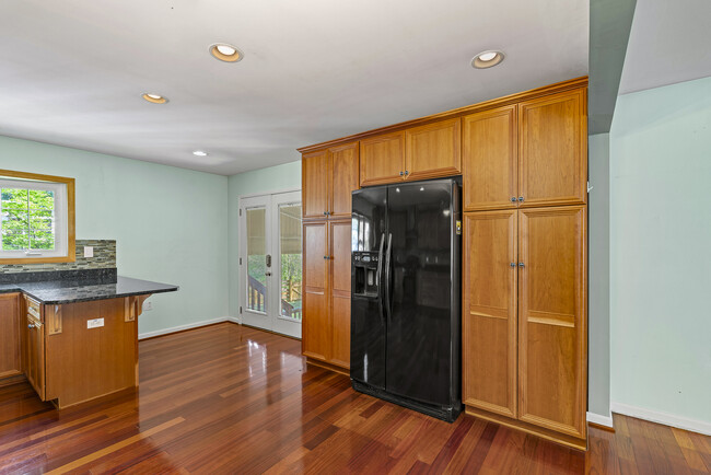 Building Photo - 2023 Rollingwood Rd