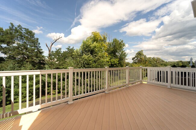 Building Photo - 10225 Hilltop Ascent Dr