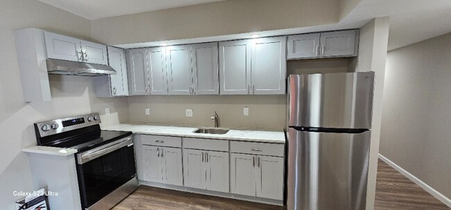 Building Photo - 718 Drexel Ave