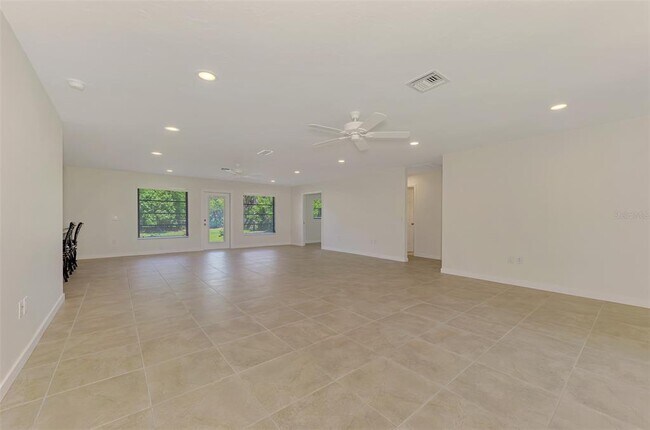 Building Photo - 2340 Palmetto St