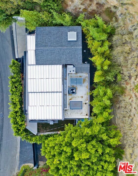 Building Photo - 2164 Sunset Plaza Dr