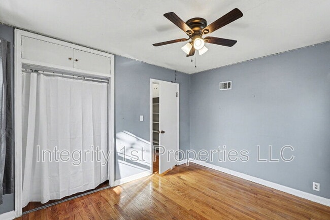 Building Photo - 211 SE 7th St