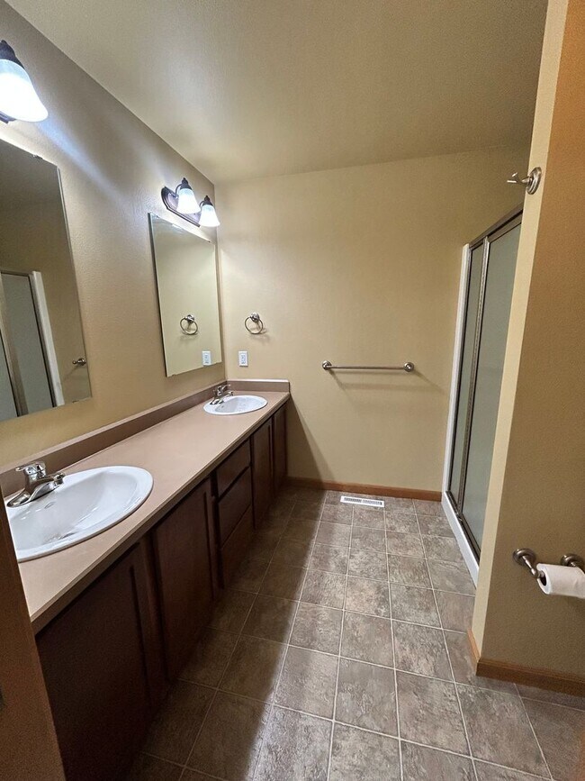 Building Photo - Adorable townhome for rent!