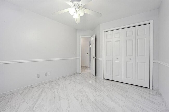 Building Photo - 3149 Lakeview Pkwy