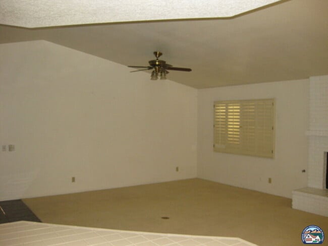 Building Photo - 2442 Vine St