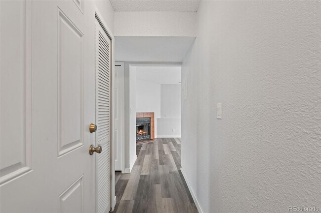 Building Photo - 3445 Cochran Dr