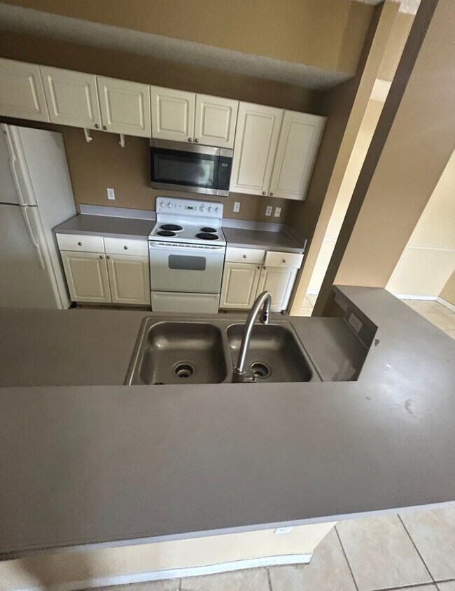 Building Photo - 5536-8111 Metrowest Blvd., Orlando https://www.propertypanorama.com/instaview/stellar/S5136656