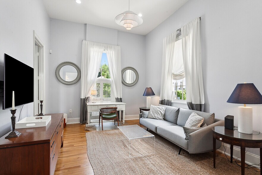 Building Photo - 6222 Laurel St