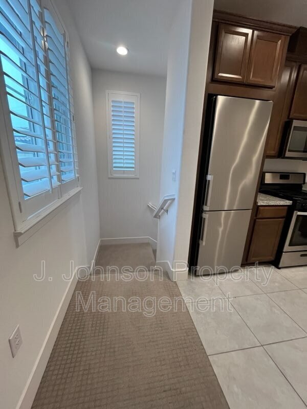 Building Photo - 262 E Natasha Ave