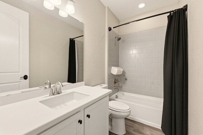 Building Photo - Modern 3-Bed 2-Bath Home in Cherry Creek School District!