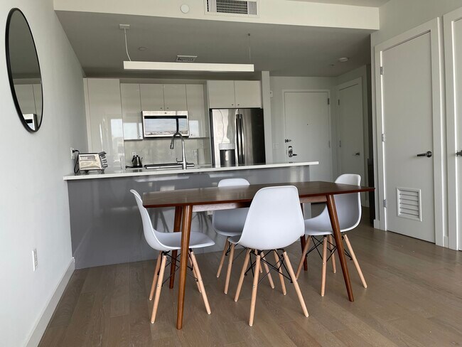 Dining room - 1200 Harbor Blvd