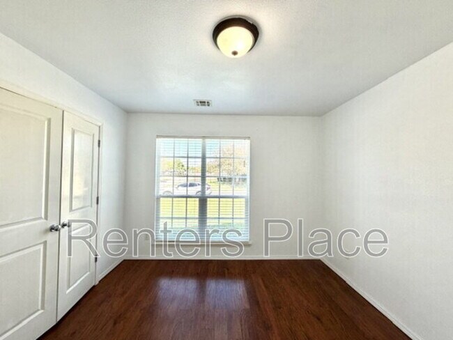 Building Photo - 2006 W J St