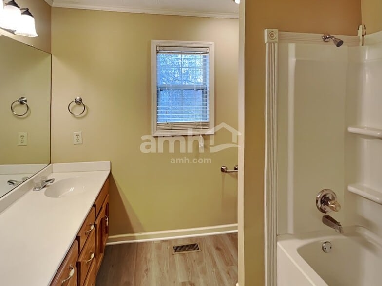 Building Photo - 1212 Wembley Ct