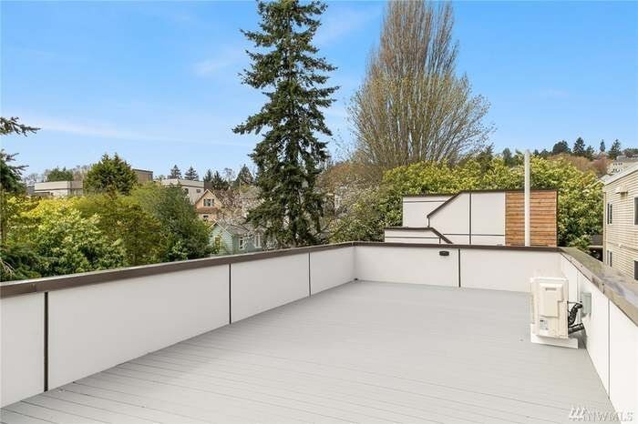 Building Photo - 3041 20th Ave W