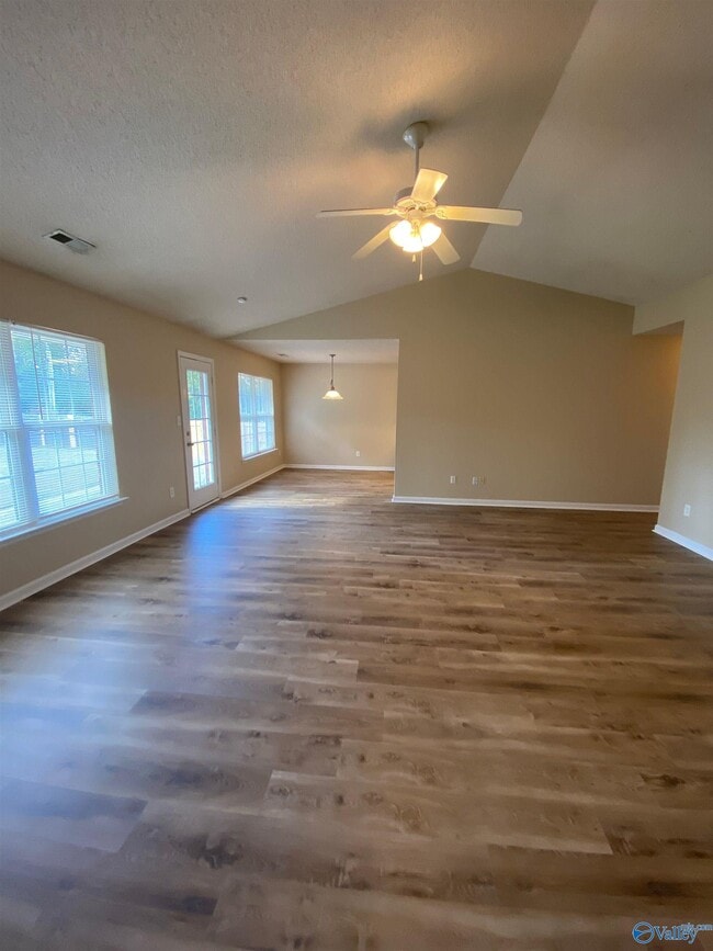 Building Photo - 208 Glen Meadows Ln