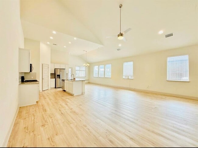 Building Photo - 18321 Anicio Gallo Dr