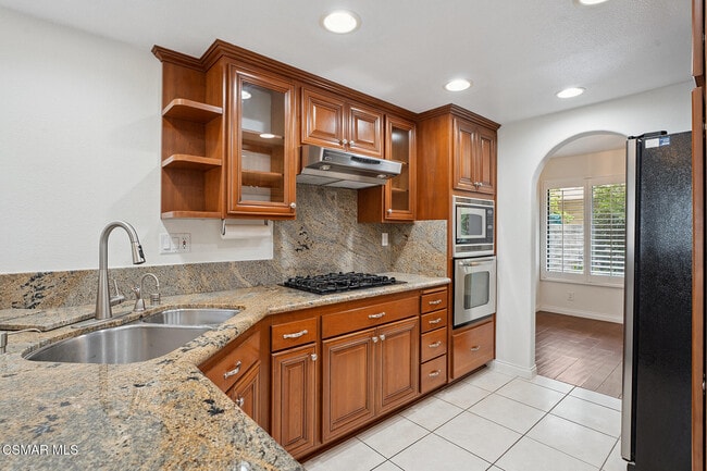 Building Photo - 29723 Strawberry Hill Dr