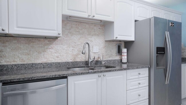 Building Photo - 4250 Galt Ocean Dr