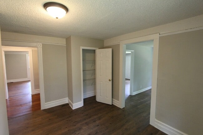 Building Photo - 442 Hall St