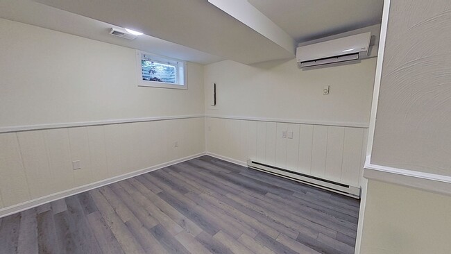 Building Photo - Basement Apartment