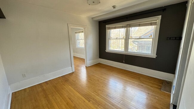 Building Photo - 1 Bedroom 1 bath Condo in Historic SLC building!