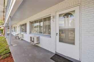 Building Photo - 2353 Shelley St