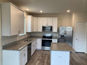 Building Photo - 137 Onna St