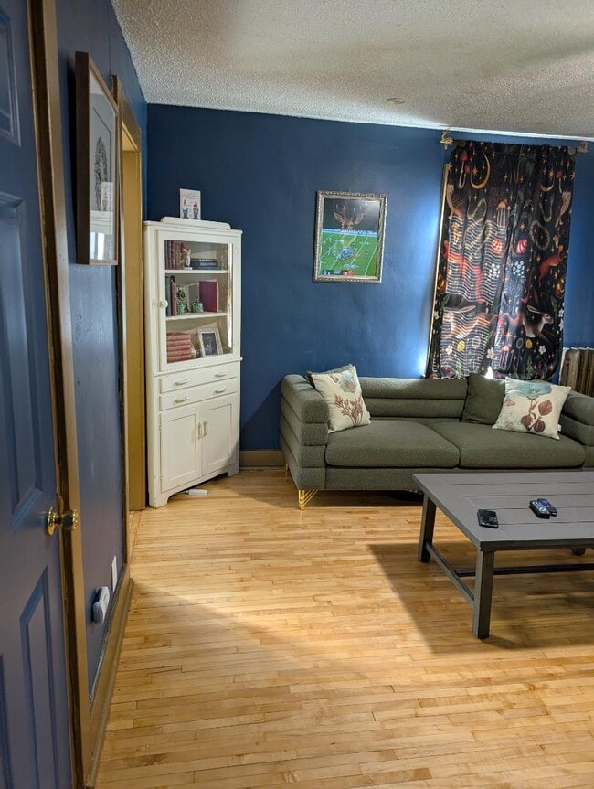 Building Photo - 772 Hillview Ave