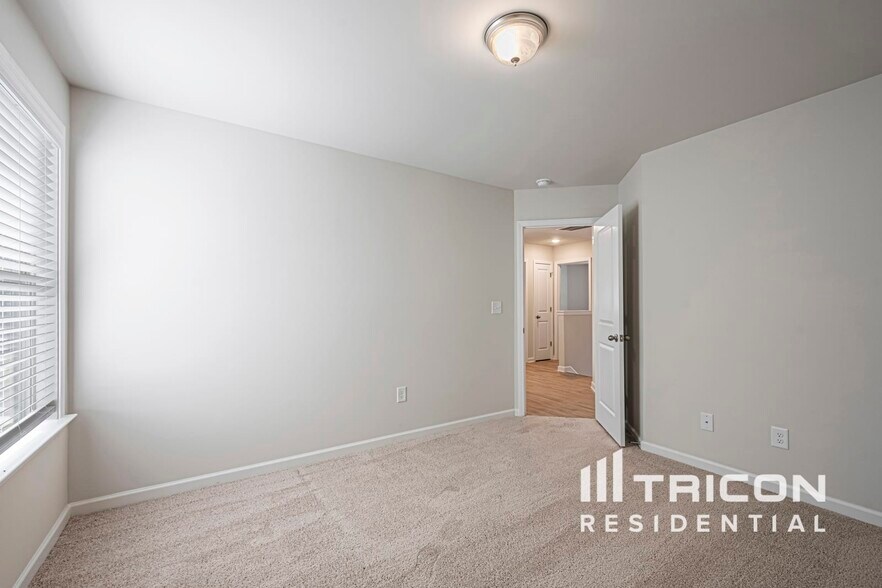 Building Photo - 228 Margrave Dr