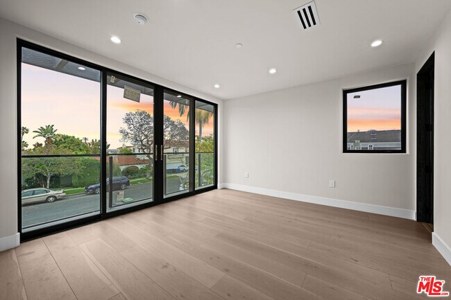 Building Photo - 1439 Edris Dr