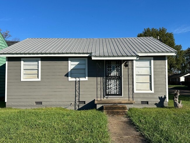 Building Photo - 1113 Espy Dr