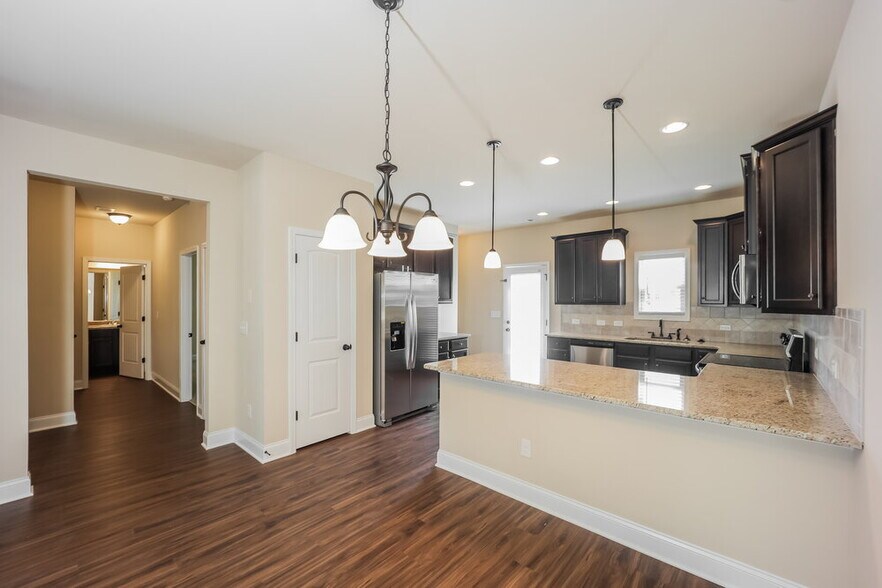 Building Photo - 2386 Walker Dr