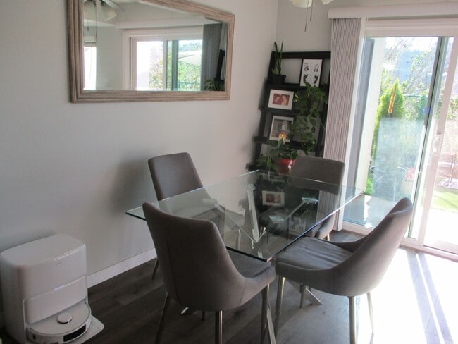 Building Photo - Desirable Mission Valley 2Bdr 2BA Condo!